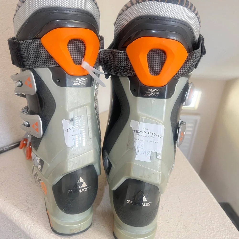 FISCHER Soma MX9 Ski Boots,‎ Size 27.5, Soma Tec